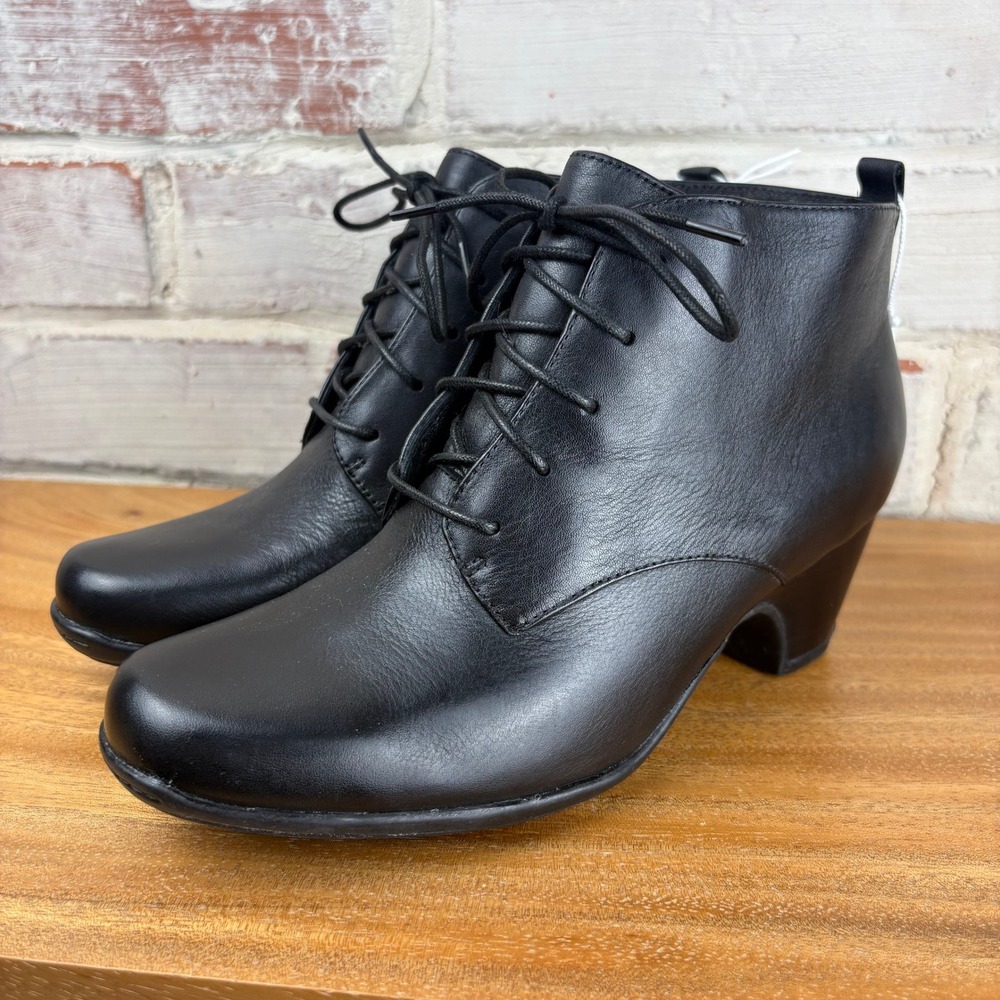 Clarks Waterproof Leather Lace Up Ankle Boots Women's Size 7 Black